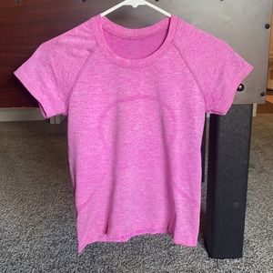 Lululemon swiftly tech race length tshirt!! Size 6